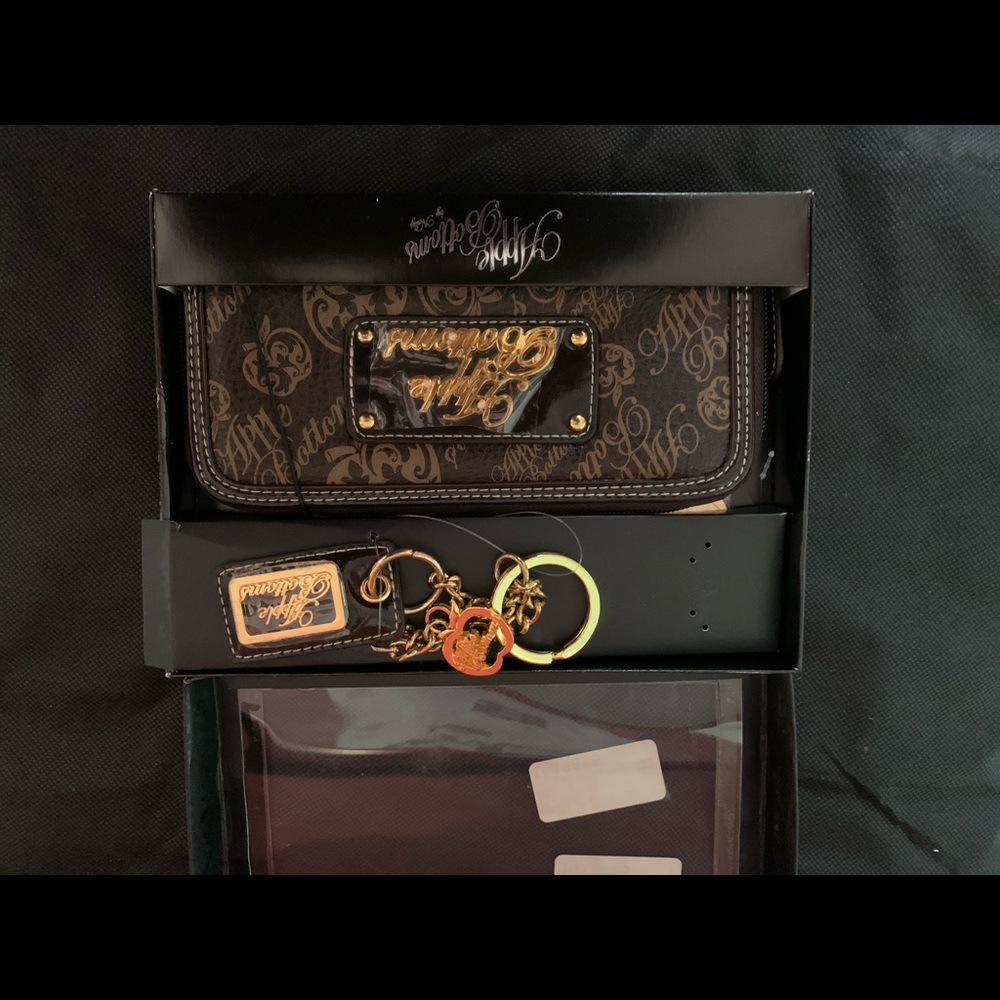 Designer wallet & matching keychain by Nellie
